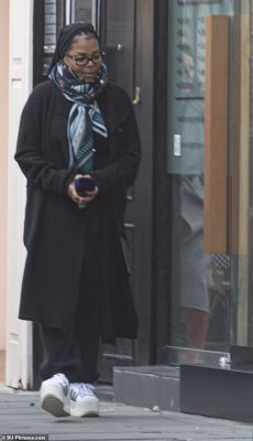 jj_posh-pawnbrokers_london_2022_28129.jpg