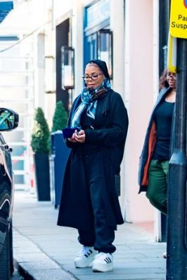 jj_posh-pawnbrokers_london_2022_28629.jpg