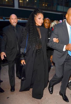 jj_arriving_Csiriano2022_NYFW_28129.jpg