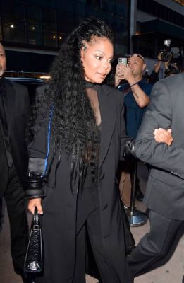 jj_arriving_Csiriano2022_NYFW_28329.jpg