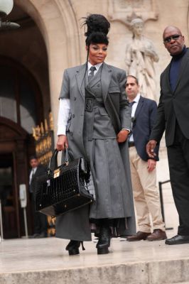 jj_leavingThomBrowne_pfw22_28329.jpg