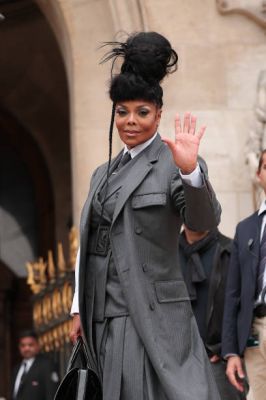 jj_leavingThomBrowne_pfw22_28429.jpg