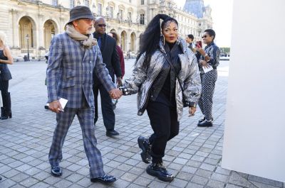 jj_arrivingLVShow_PFW_28529.jpg