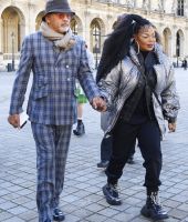 jj_arrivingLVShow_PFW_28129.jpg