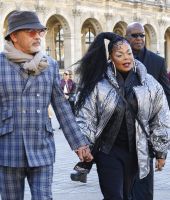 jj_arrivingLVShow_PFW_28629.jpg