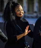 jj_leavingLVShow_PFW_28229.jpg