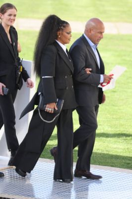 jj_leavingMcQueenShow_london2022_28129.jpg
