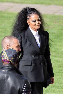 jj_leavingMcQueenShow_london2022_282029.jpg