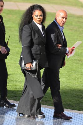 jj_leavingMcQueenShow_london2022_282529.jpg