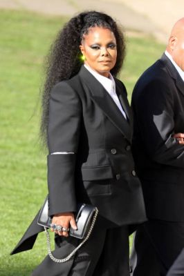 jj_leavingMcQueenShow_london2022_282629.jpg
