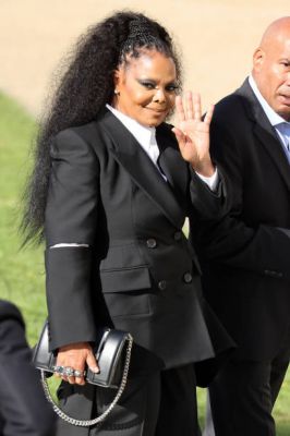 jj_leavingMcQueenShow_london2022_28329.jpg