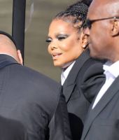 jj_leavingMcQueenShow_london2022_281429.jpg