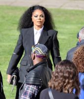 jj_leavingMcQueenShow_london2022_281729.jpg