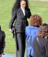 jj_leavingMcQueenShow_london2022_281829.jpg