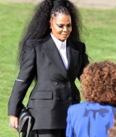 jj_leavingMcQueenShow_london2022_282429.jpg