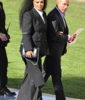jj_leavingMcQueenShow_london2022_282529.jpg