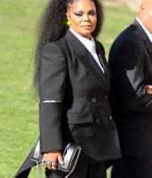 jj_leavingMcQueenShow_london2022_282629.jpg
