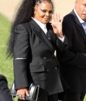 jj_leavingMcQueenShow_london2022_28329.jpg