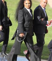 jj_leavingMcQueenShow_london2022_28529.jpg