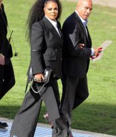 jj_leavingMcQueenShow_london2022_28629.jpg