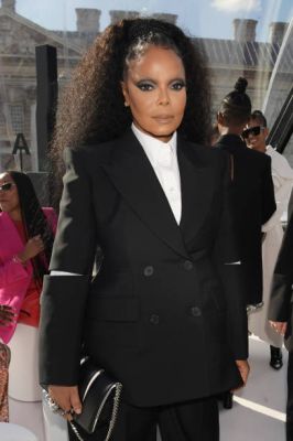 jj_McQueenShowLondon2022_28729.jpg