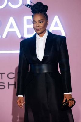 jj_TrustArabiaAwards_Qatar_281129.jpg