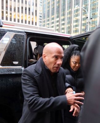 jj_arrivingNBCStudios22_28229.jpg