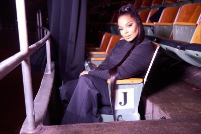 jj_TourBackstageShoots_28829.jpg