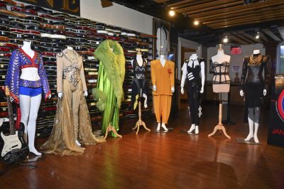 jj_JuliensAuctionPreview2023_NYC_28129.jpg