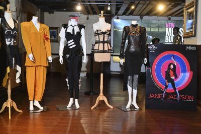 jj_JuliensAuctionPreview2023_NYC_28229.jpg