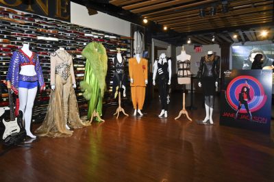 jj_JuliensAuctionPreview2023_NYC_28329.jpg