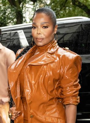 jj_NYFW_Arrivals_Siriano_23_28129.jpg