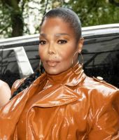 jj_NYFW_Arrivals_Siriano_23_281329.jpg