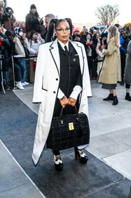 jj_Thom_Browne_NYFW24_Arrivals_28129.jpg