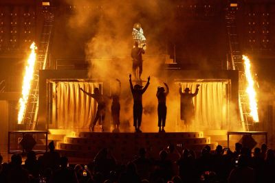 jj_VegasFinalAct_00001.jpg