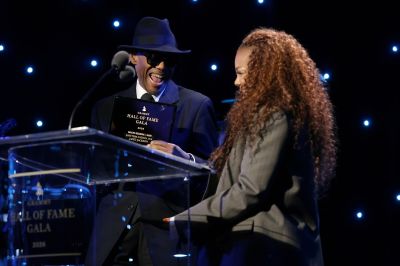 jj_GrammyHallFame_Award_00003.jpg