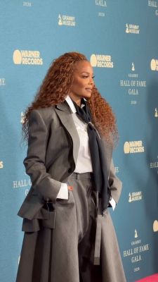 jj_GrammyHallFame_Carpet_00006.jpg