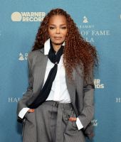 jj_GrammyHallFame_Carpet_00001.jpg