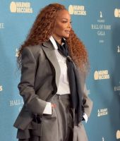 jj_GrammyHallFame_Carpet_00006.jpg
