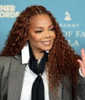 jj_GrammyHallFame_Carpet_00007.jpg