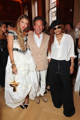 jj_Janet_RHLondonGallery00002.jpg