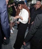 jj_LeavingRHGallery_Jun2600001.jpg