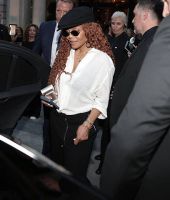 jj_LeavingRHGallery_Jun2600002.jpg