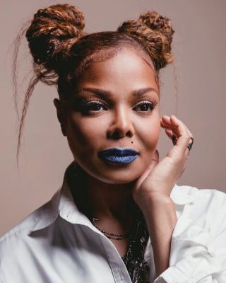 jj_iHeartRadio_Portraits_2018_1.jpg