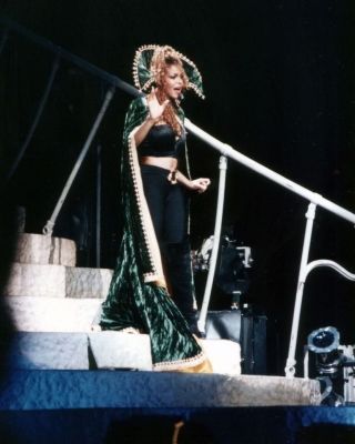 jj_tour_rare_90sjanet_281129.jpg