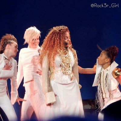 jj_uwt_edmonton_rock3rgirl_003.png