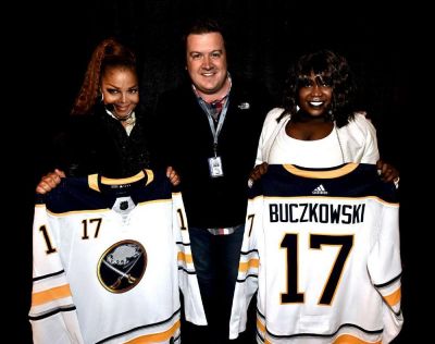 KeyBank_Center_in_Buffalo2C_NY.jpg