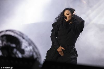RNB_Fridays_Live_2.jpg