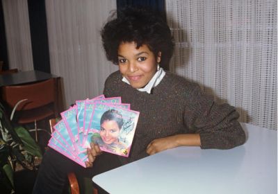 1982_JanetJacksonAlbumSigning_1.jpg
