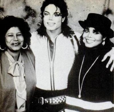 1989_BackstageAtMichaelJacksonsBADTour2.jpg